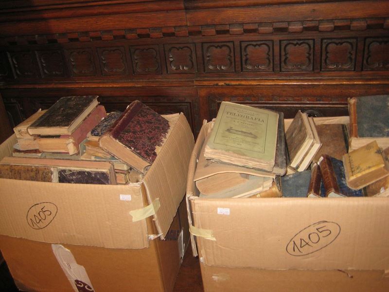 Scatola di libri antichi  - Asta Arredi e Oggetti d'Arte da Importanti Collezioni Private - Cambi Casa d'Aste