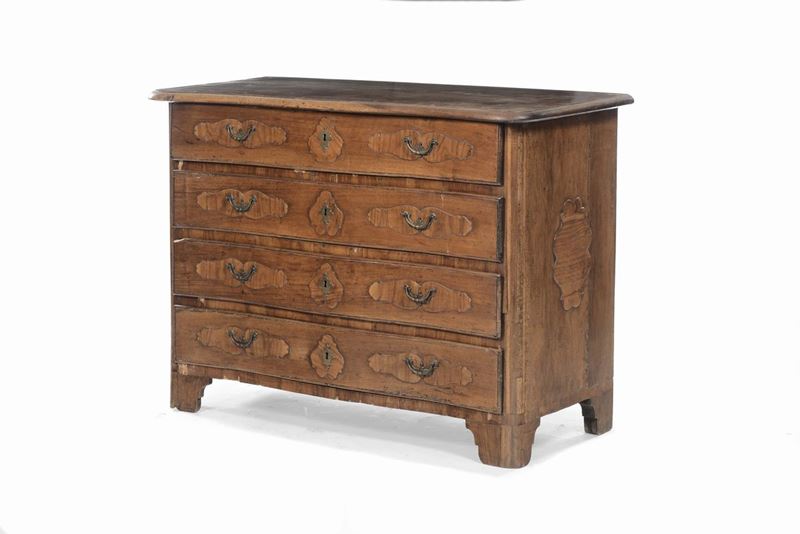 Comò a quattro cassetti in noce, XVIII secolo  - Auction Furnishings and Works of Art from Important Private Collections - Cambi Casa d'Aste