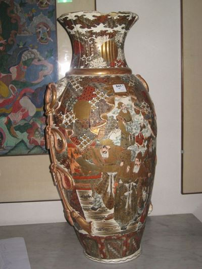 Vaso Satzuma Orientale a Fondo Oro con Personaggi