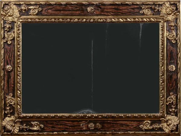 Specchiera laccata a finto legno, XVIII secolo