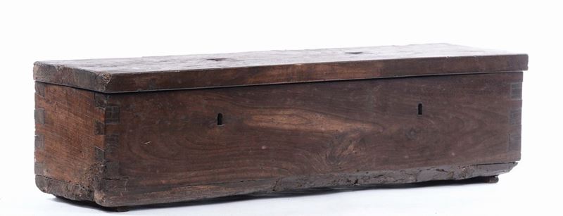 Monetiere a cassetta in noce, XVII secolo  - Auction Furnishings and Works of Art from Important Private Collections - Cambi Casa d'Aste