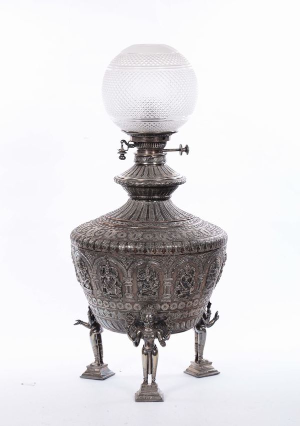 Lampada in rame argentato, India XX secolo