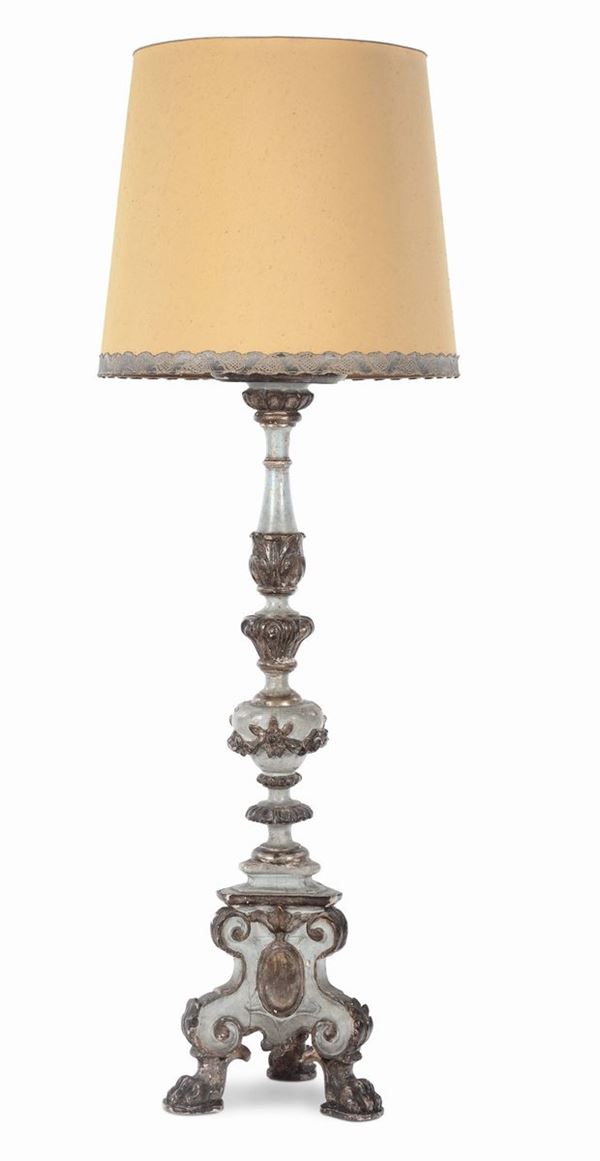 Piantana in legno laccato a fondo azzurro, XVIII secolo