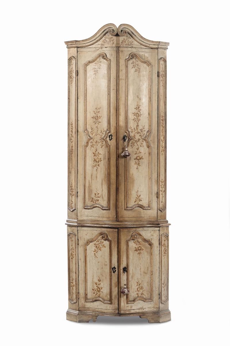 Angolare con alzata in legno laccato, XVIII-XIX secolo  - Auction Furnishings and Works of Art from Important Private Collections - Cambi Casa d'Aste