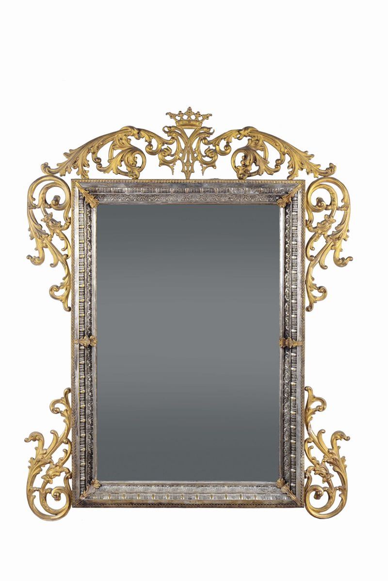 Specchiera in lamierino sbalzato, XIX secolo  - Asta Arredi e Oggetti d'Arte da Importanti Collezioni Private - Cambi Casa d'Aste