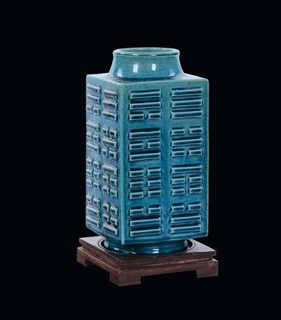 Vaso Kong in Porcellana sulla Tonalità del Tuchese a Sezione Quadrata, Cina, Dinastia Qing, XIX S...