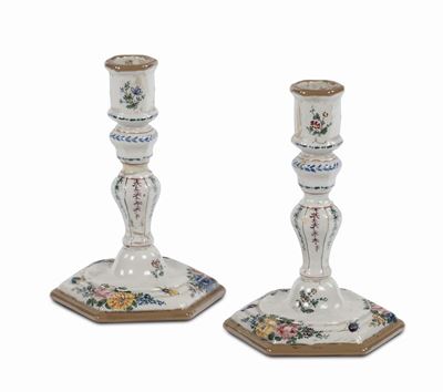 Coppia di Candelieri in Maiolica con Decoro Policromo, Bassano Fine XVIII Secolo