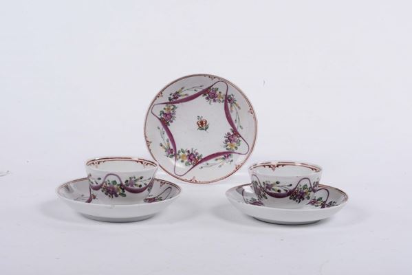 Due tazzine in porcellana e tre piattini, Ginori XVIII secolo