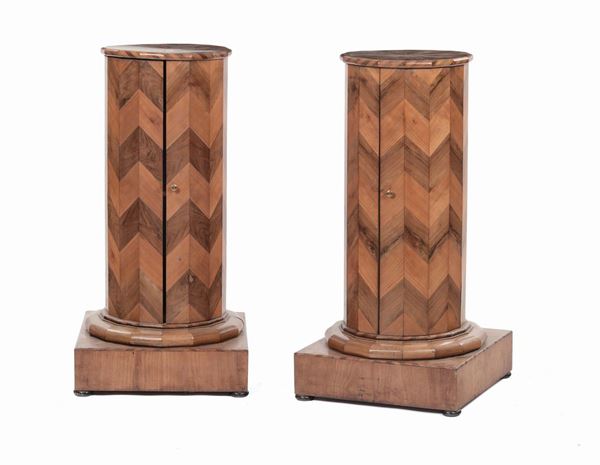 Coppia di comodini a colonna Impero interamente lastronati