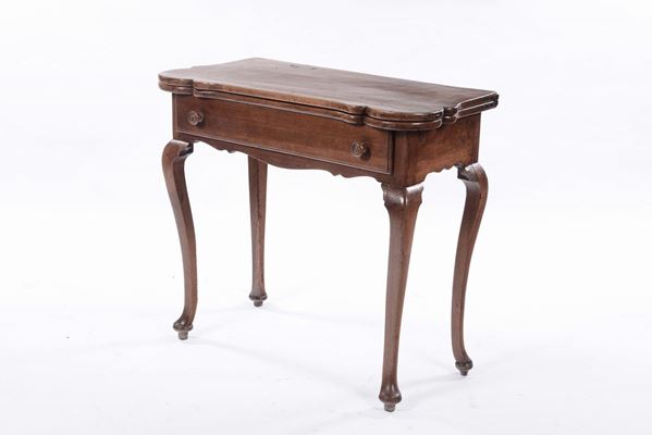 Tavolino da gioco in noce, Toscana XVIII secolo