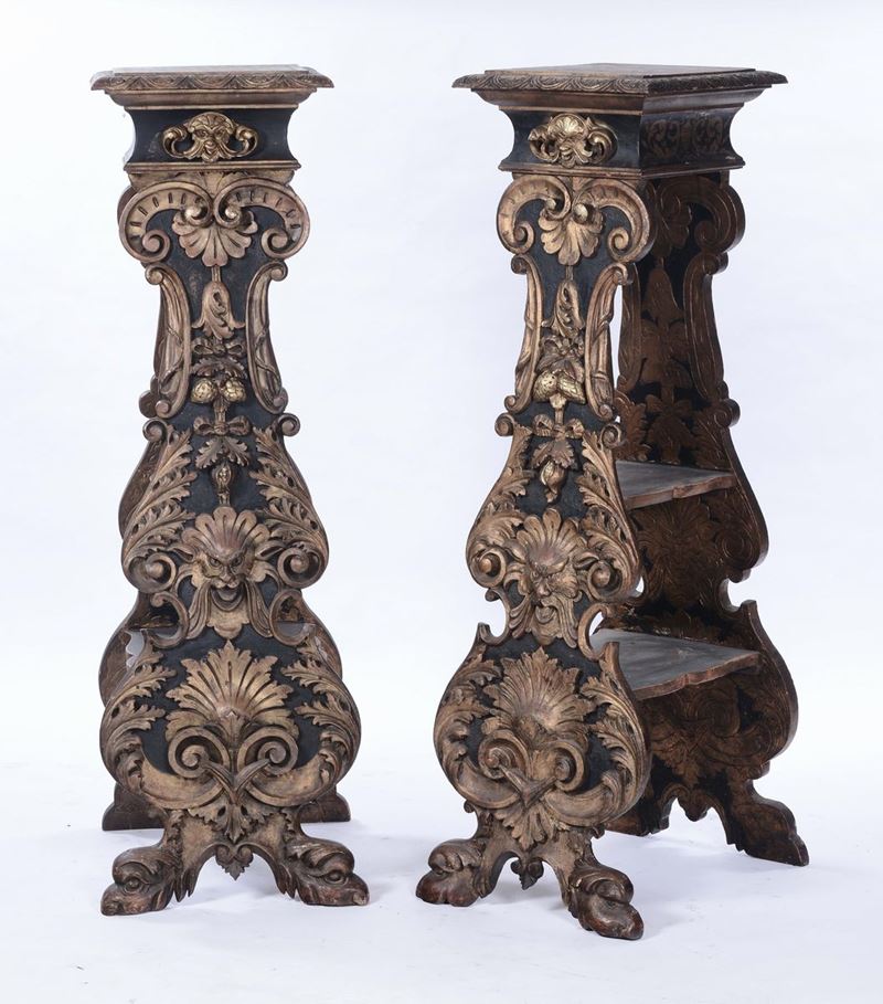 Coppia di mensoloni in legno intagliato e laccato, XIX secolo  - Asta Arredi e Oggetti d'Arte da Importanti Collezioni Private - Cambi Casa d'Aste