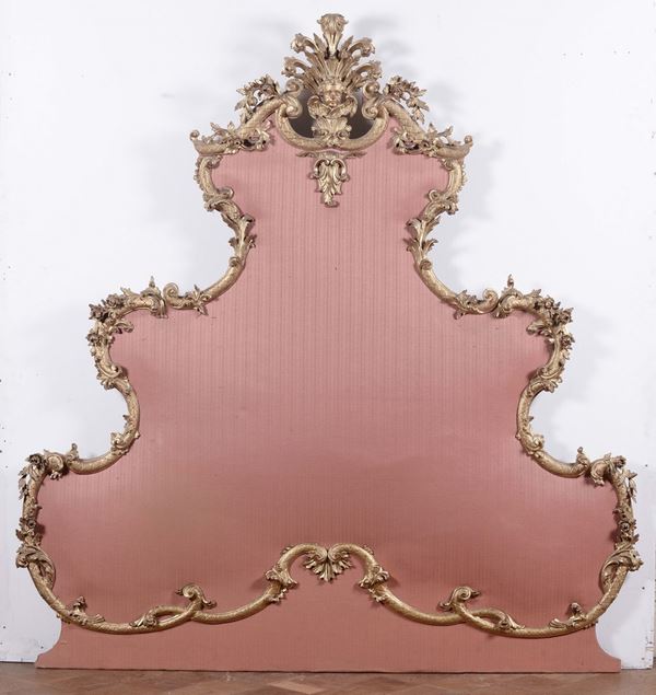 Testiera in legno intagliato e dorata, XVIII secolo