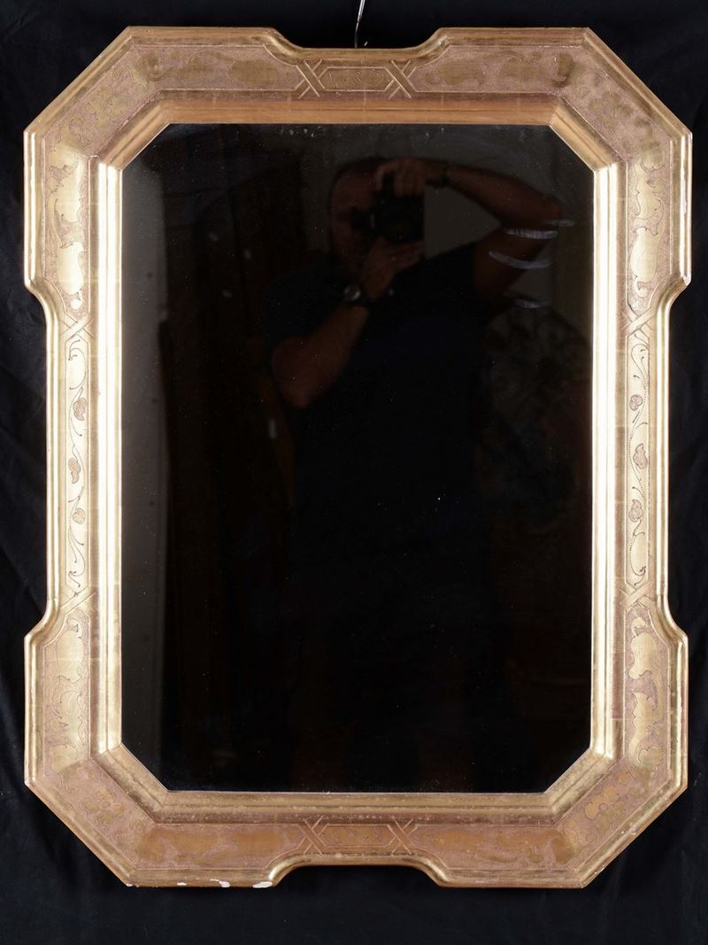 Specchierina dorata e bulinata, XIX secolo  - Auction Furnishings and Works of Art from Important Private Collections - Cambi Casa d'Aste