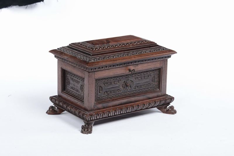 Piccola cassina in noce, XIX secolo  - Asta Arredi e Oggetti d'Arte da Importanti Collezioni Private - Cambi Casa d'Aste