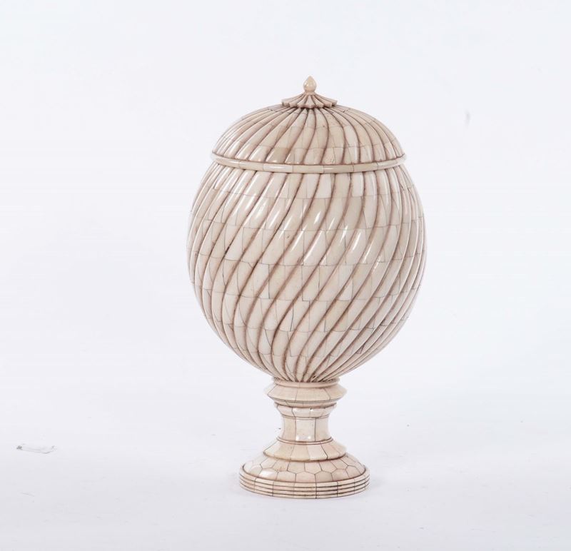 Coppa in avorio, XIX secolo  - Auction Furnishings and Works of Art from Important Private Collections - Cambi Casa d'Aste