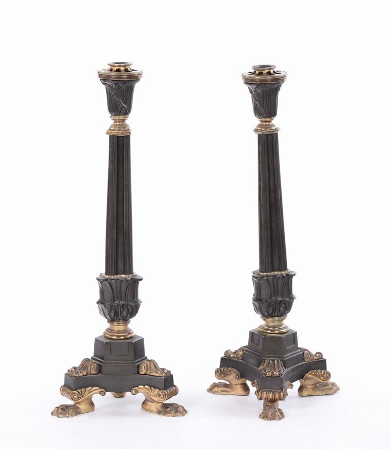 Coppia di candelieri Impero in bronzo brunito e dorato  - Asta Arredi e Oggetti d'Arte da Importanti Collezioni Private - Cambi Casa d'Aste