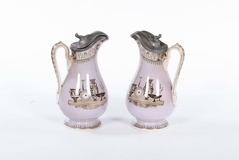 Coppia di caffettiere in porcellana in stile etrusco, Inghilterra fine XIX secolo  - Asta Arredi e Oggetti d'Arte da Importanti Collezioni Private - Cambi Casa d'Aste