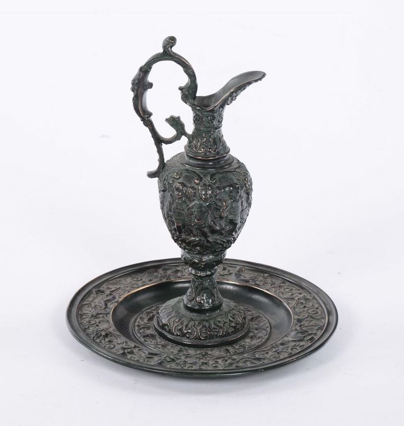 Brocchetta in bronzo con piattino  - Asta Arredi e Oggetti d'Arte da Importanti Collezioni Private - Cambi Casa d'Aste
