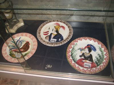 Lotto di Tre Piatti Diversi in Porcellana, Mondovì