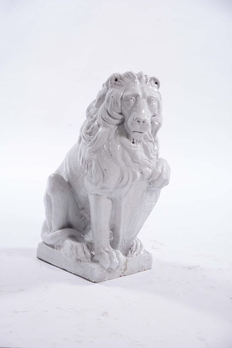 Leone in terracotta maiolicata, manifattura Bassano  - Asta Arredi e Oggetti d'Arte da Importanti Collezioni Private - Cambi Casa d'Aste