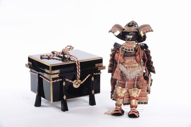 Armatura da samurai in miniatura, Giappone inizi XX secolo  - Asta Arredi e Oggetti d'Arte da Importanti Collezioni Private - Cambi Casa d'Aste