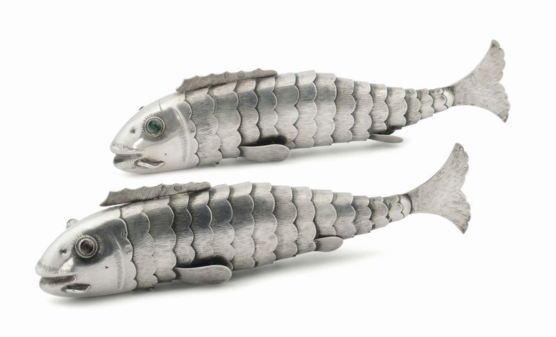 Coppia di pesci  in argento sbalzato e pietre dure  - Asta Argenti e Gioielli - Cambi Casa d'Aste