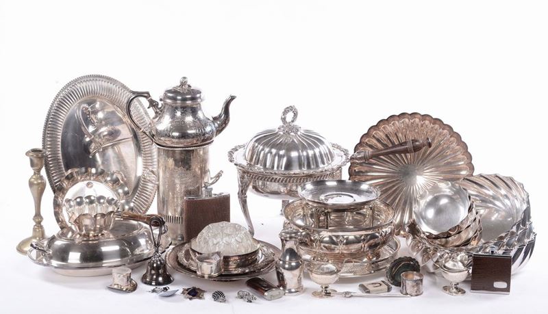 Lotto composto da 42 oggetti in metallo e lega argentata  - Auction Antique and Old Masters - Cambi Casa d'Aste