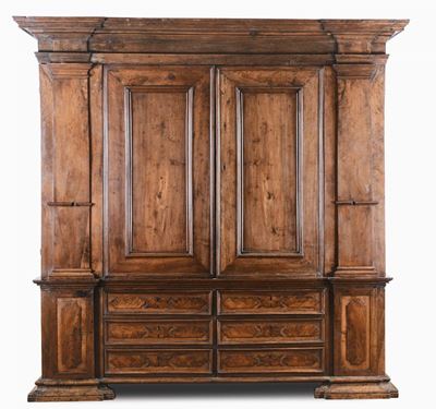 Imponente Credenza in Noce a Due Ante, Emilia XVII Secolo