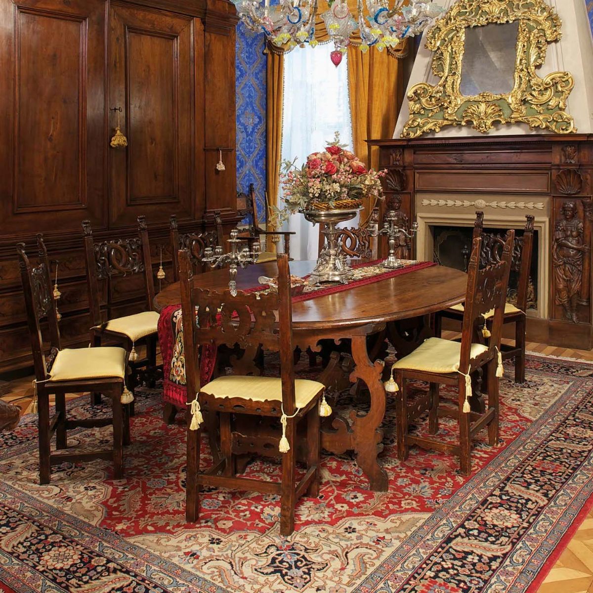 Imponente Credenza in Noce a Due Ante, Emilia XVII Secolo