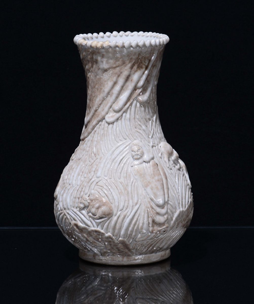 Vaso in Porcellana con Decorazione a Rilievo, Cina, XX Secolo