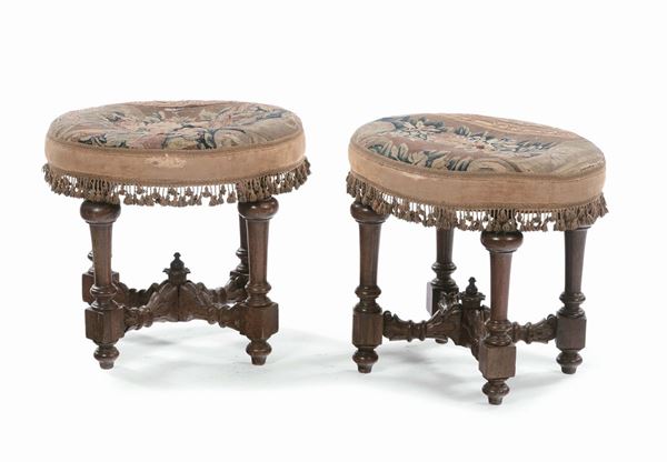 Coppia di panchette Luigi XIV in noce, XVIII secolo