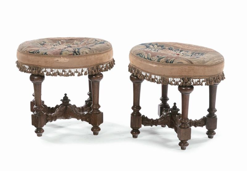 Coppia di panchette Luigi XIV in noce, XVIII secolo  - Asta Arredi e Oggetti d'Arte da Importanti Collezioni Private - Cambi Casa d'Aste