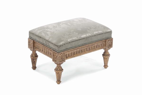 Panchetto Luigi XVI in legno dorato, XVIII secolo