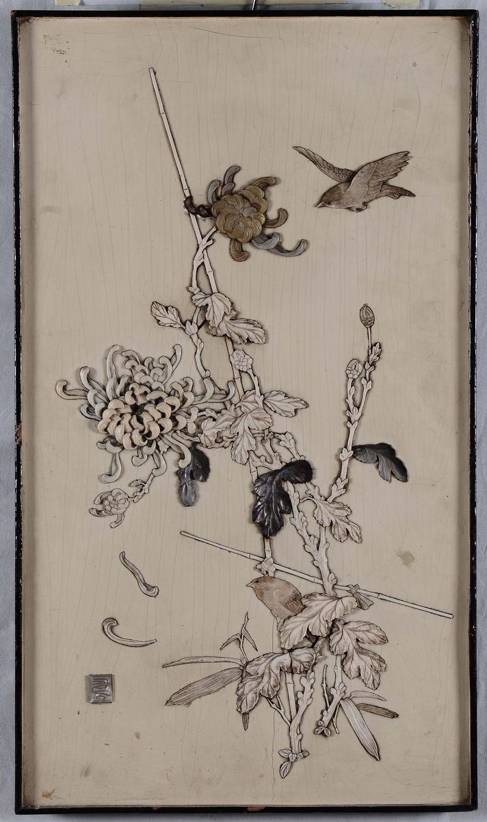 Pannello intagliato in avorio e madreperla, Giappone  - Asta Arredi e Oggetti d'Arte da Importanti Collezioni Private - Cambi Casa d'Aste