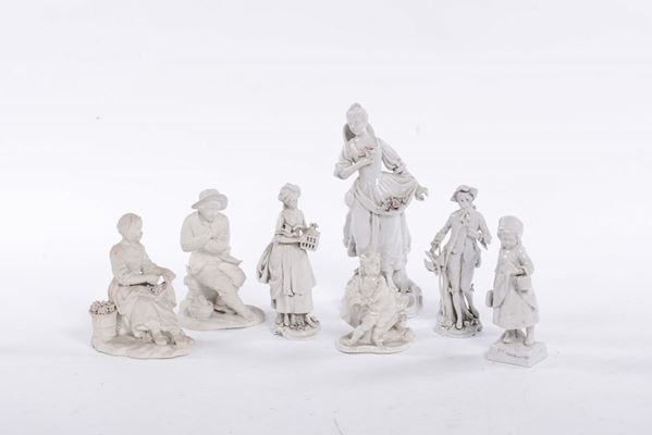 Gruppo di sette statuine in porcellana bianca