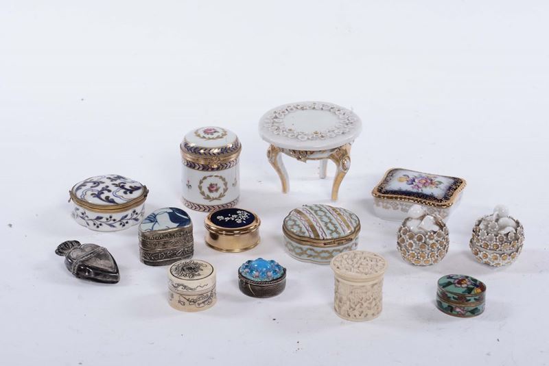 Lotto di scatoline in materiali vari  - Auction Antique and Old Masters - Cambi Casa d'Aste