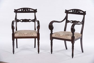 Coppia di Poltroncine Tipo Peters in Mogano