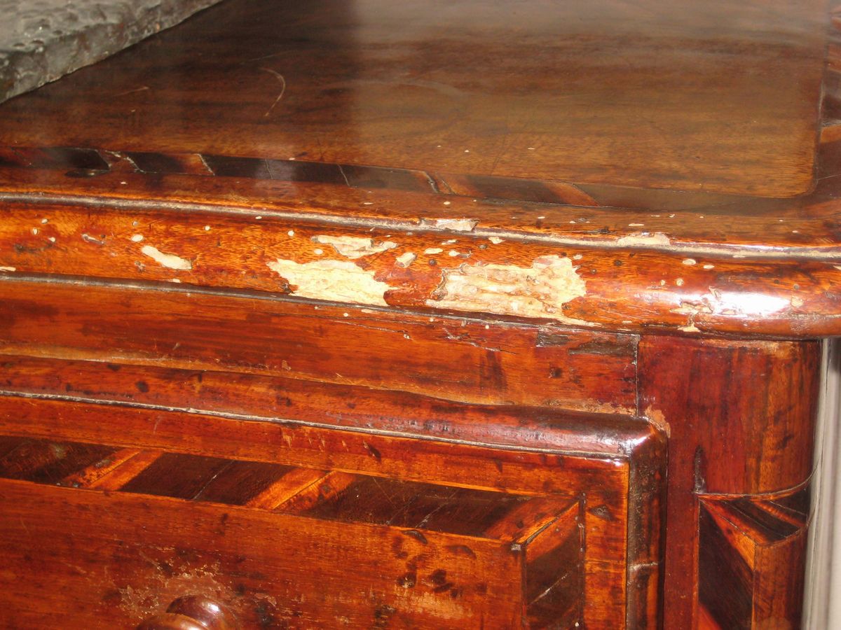 Comò in Noce a Quattro Cassetti, Piemonte XVIII Secolo