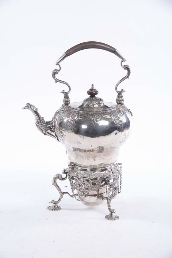 Samovar in argento sbalzato, Inghilterra XIX secolo