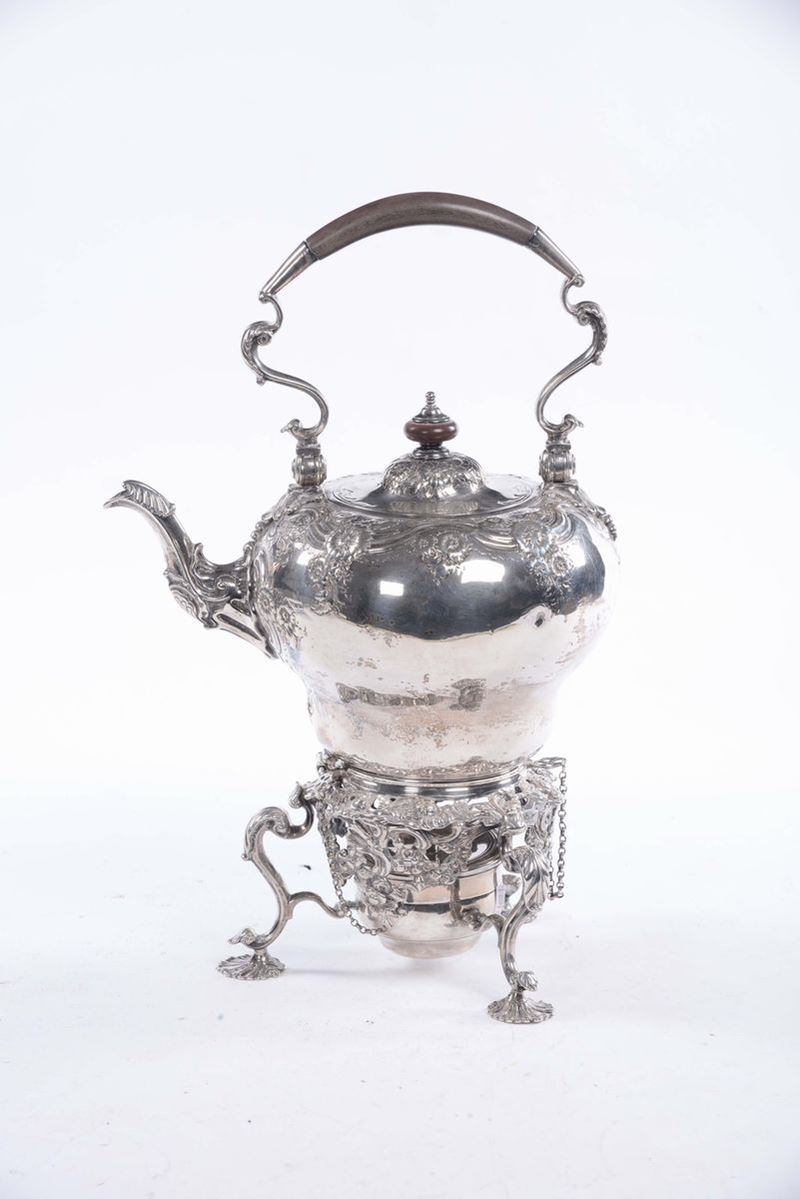 Samovar in argento sbalzato, Inghilterra XIX secolo  - Asta Arredi e Oggetti d'Arte da Importanti Collezioni Private - Cambi Casa d'Aste