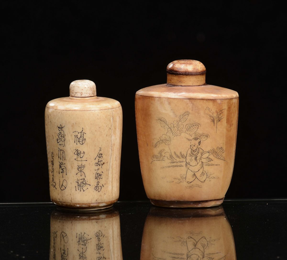 Due Snuff Bottle, una in Avorio una in Osso