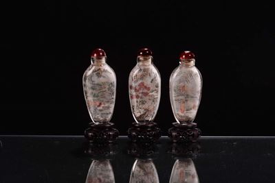 Serie di Tre Snuff Bottle in Vetro