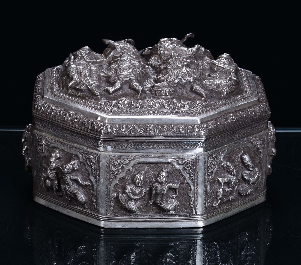 Scatola con Coperchio Ottagonale, Birmania Metà XIX Secolo