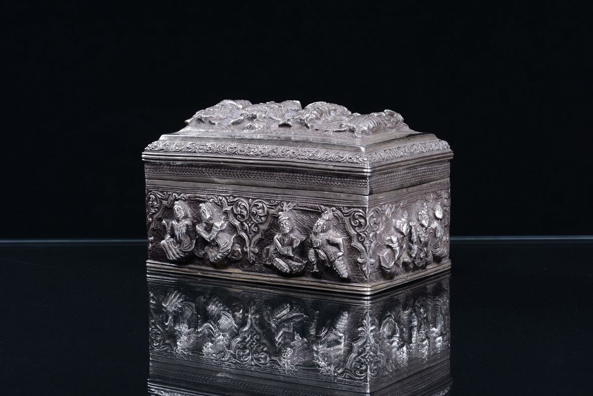 Cofanetto Rettangolare con Coperchio in Argento, Birmania Metà XIX Secolo