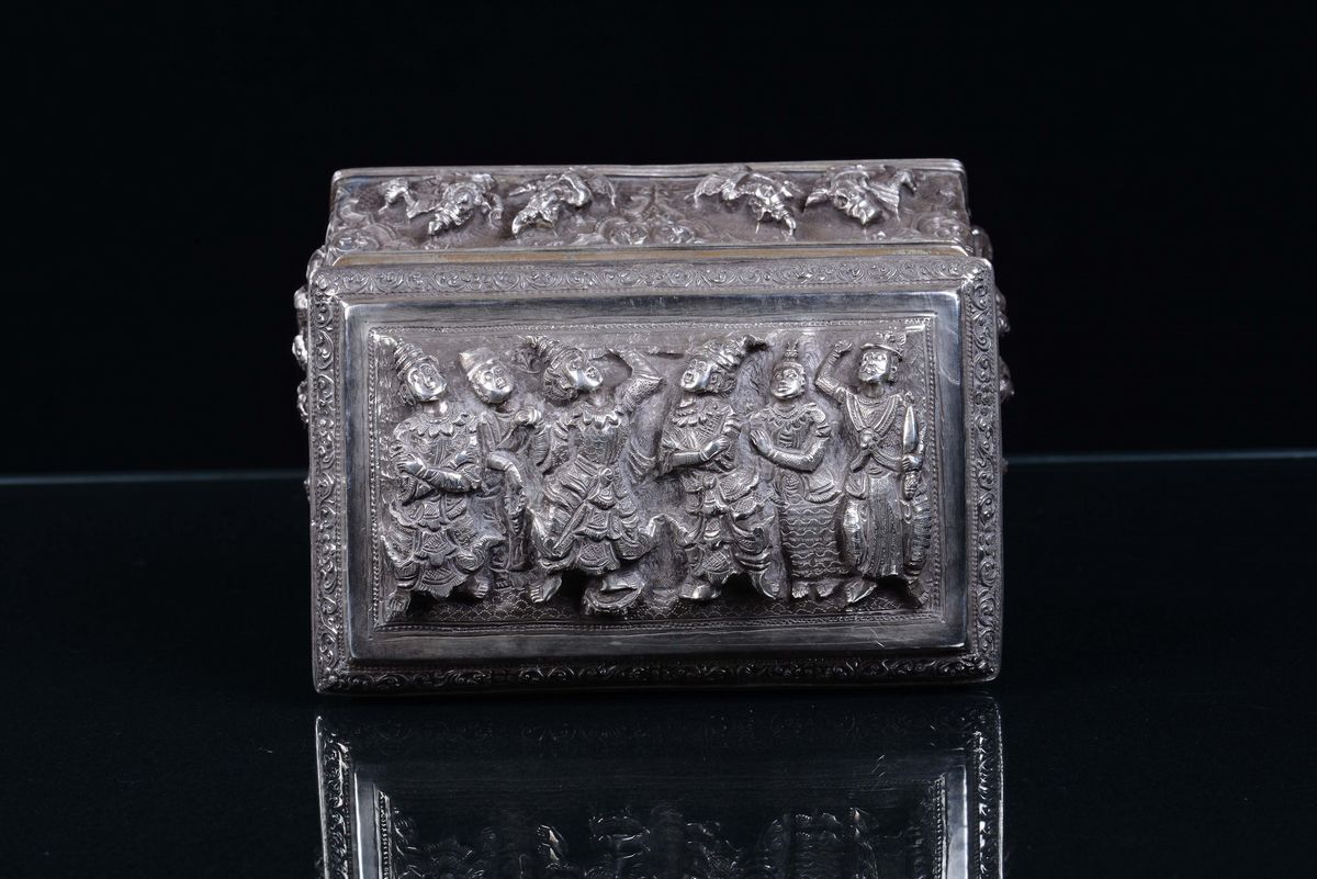 Cofanetto Rettangolare con Coperchio in Argento, Birmania Metà XIX Secolo