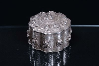 Scatola Polilobata con Coperchio in Argento, Birmania Metà XIX Secolo