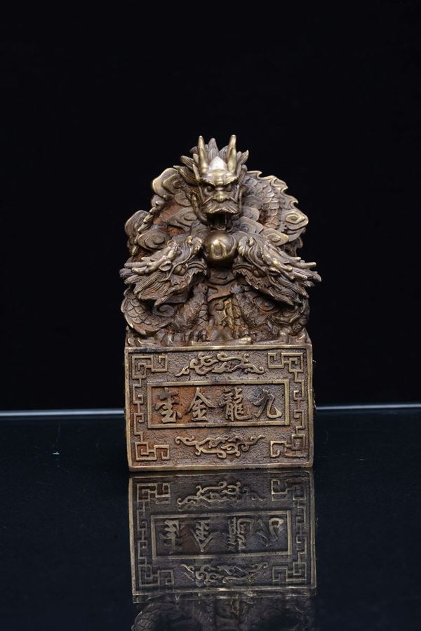 Gruppo di nove dragoni in bronzo dorato, Cina inizio XX secolo