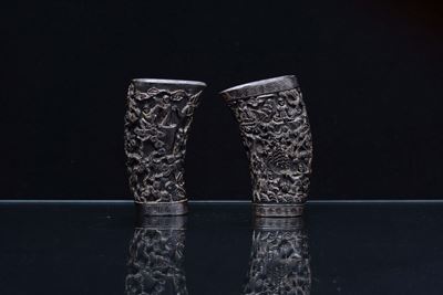 Due Corni di Bufalo con Decori in Rilievo