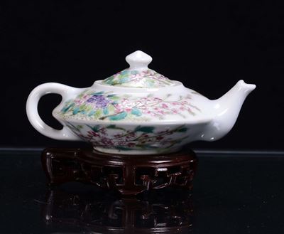 Piccola Teiera di Porcellana, Cina Fine XIX Secolo