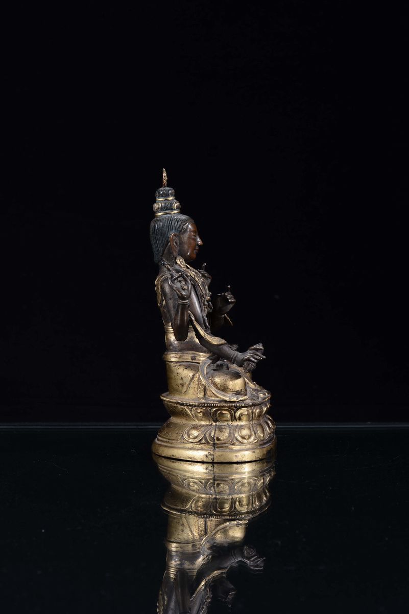 Scultura in Bronzo Dorato Raffigurante Sakyamuni, Cina, Dinastia Ming, XVII Secolo